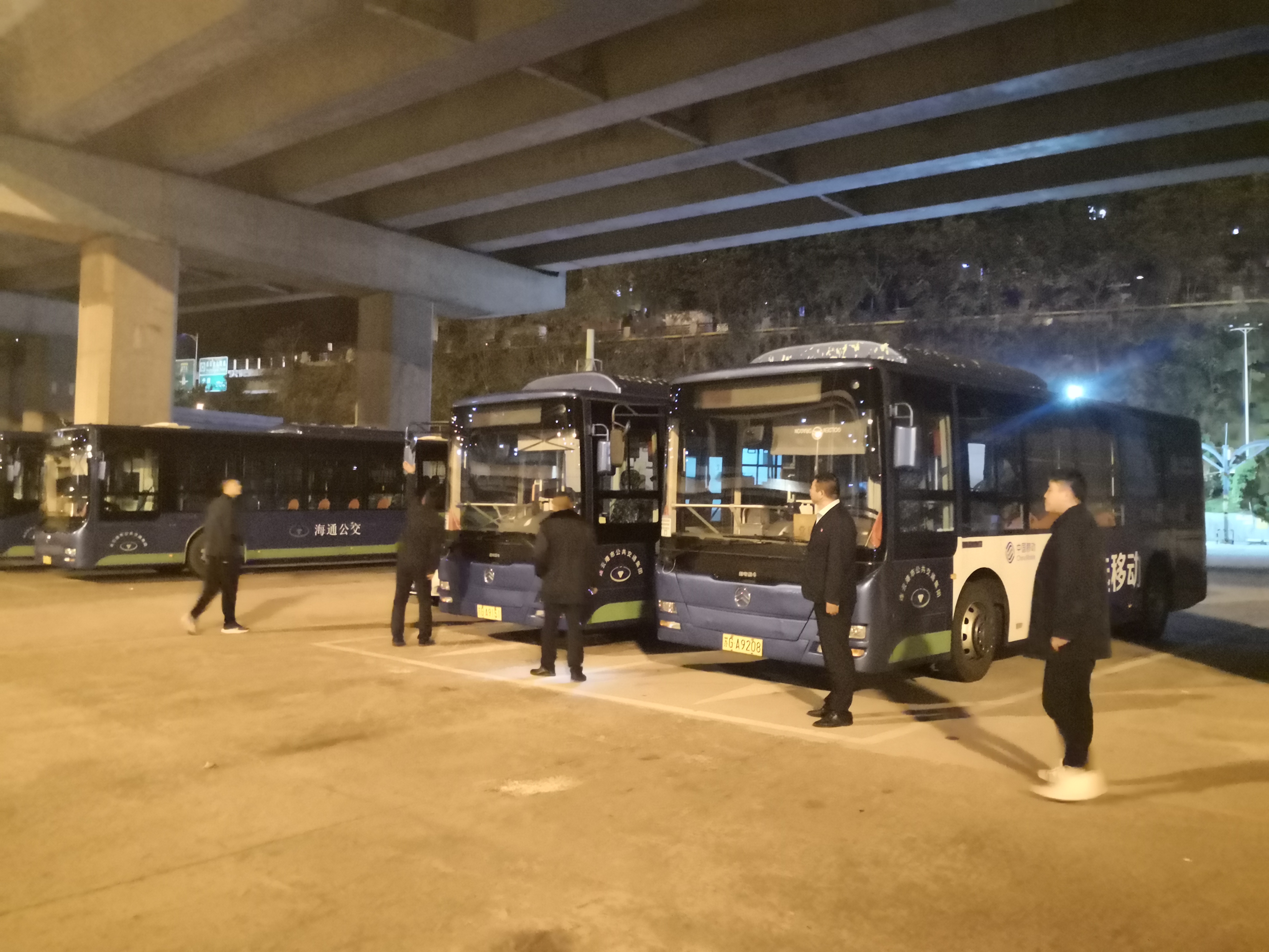公交集團(tuán)公交事業(yè)二部開展場(chǎng)站夜查工作