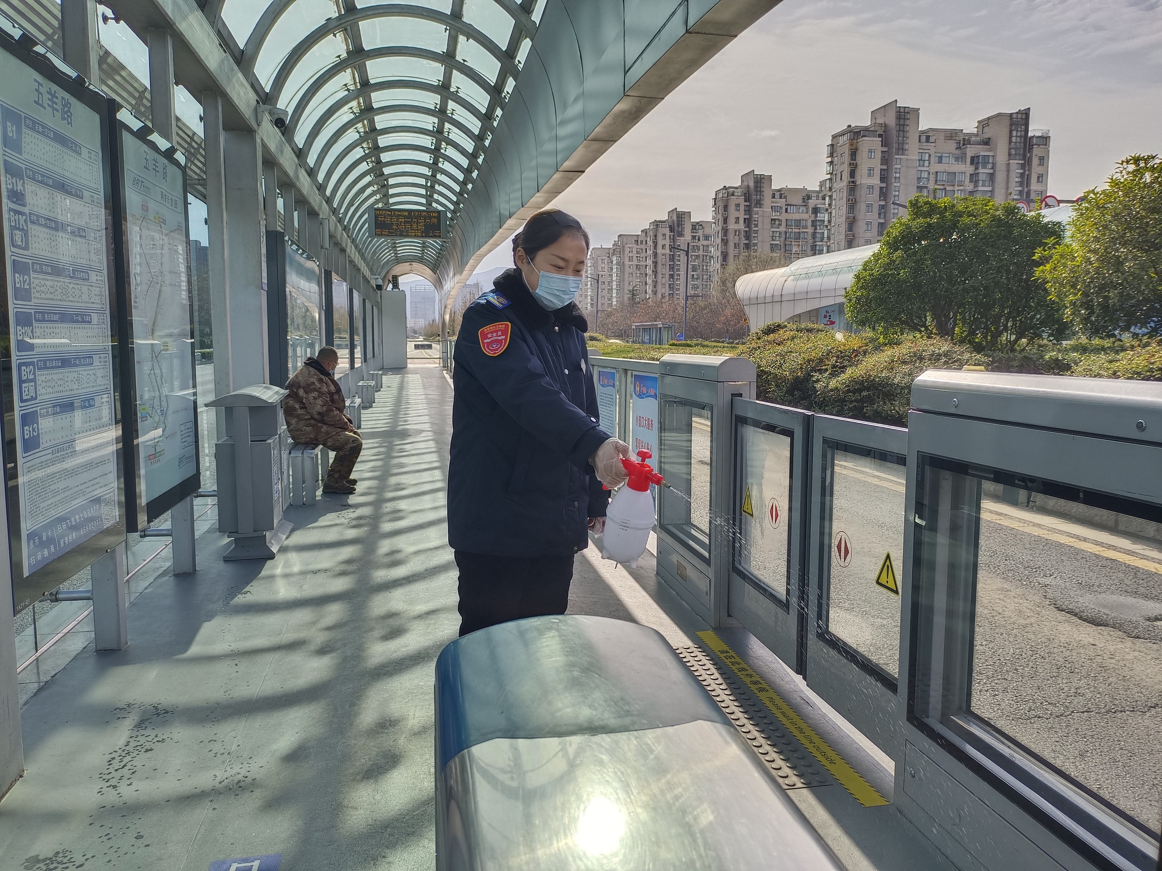 快速公交事業部站務員楊帆暖心幫助乘客獲感謝