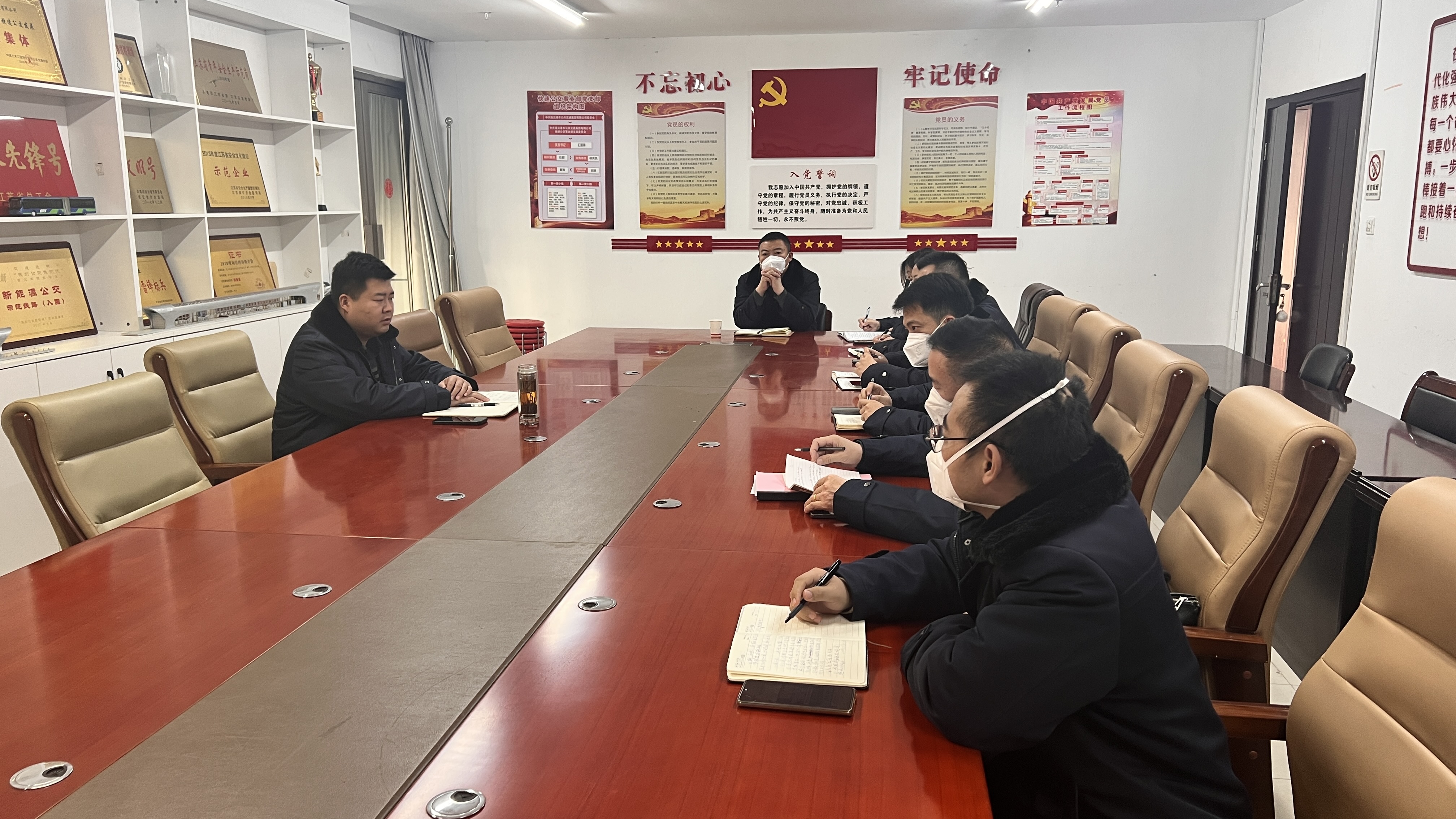 公交集團(tuán)快速公交事業(yè)部召開春運(yùn)服務(wù)質(zhì)量提升專題會議