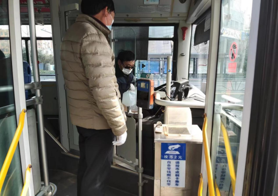公交集團(tuán)公交事業(yè)一部組織開展兩會(huì)期間危險(xiǎn)品暗查工作