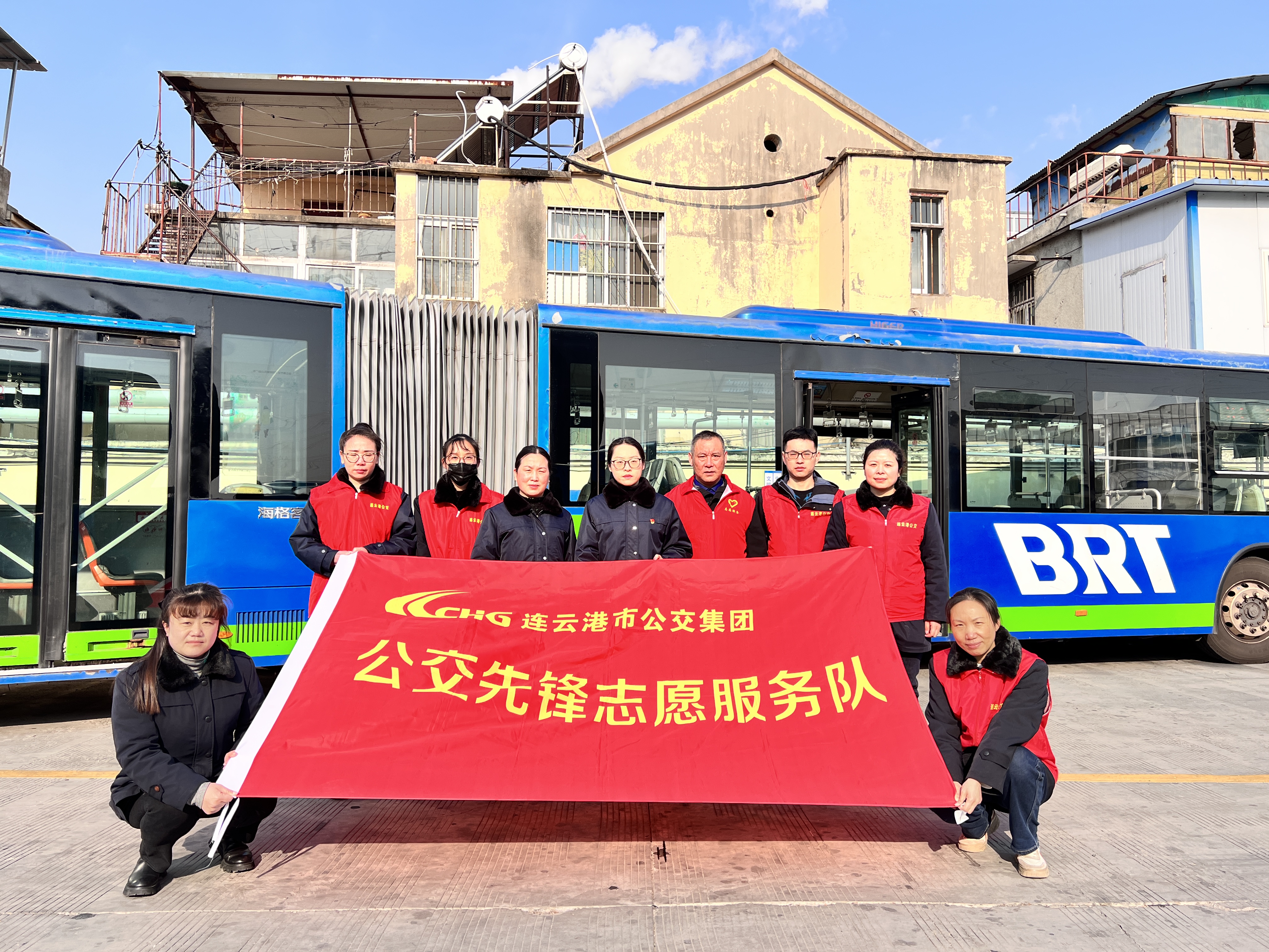 公交集團(tuán)快速公交事業(yè)部開展“學(xué)雷鋒”志愿服務(wù)