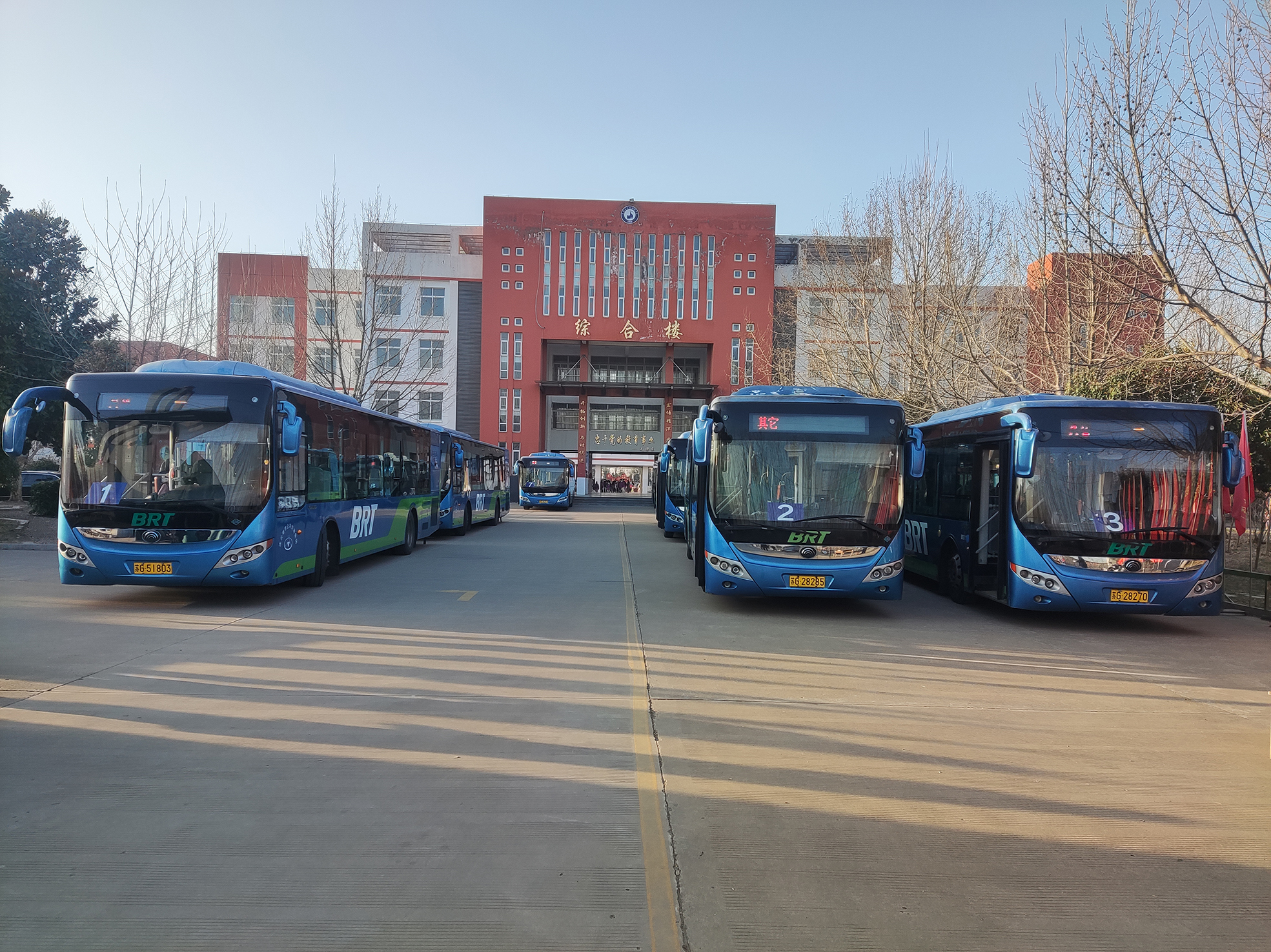 快速公交事業部圓滿完成白塔初級中學定制公交任務