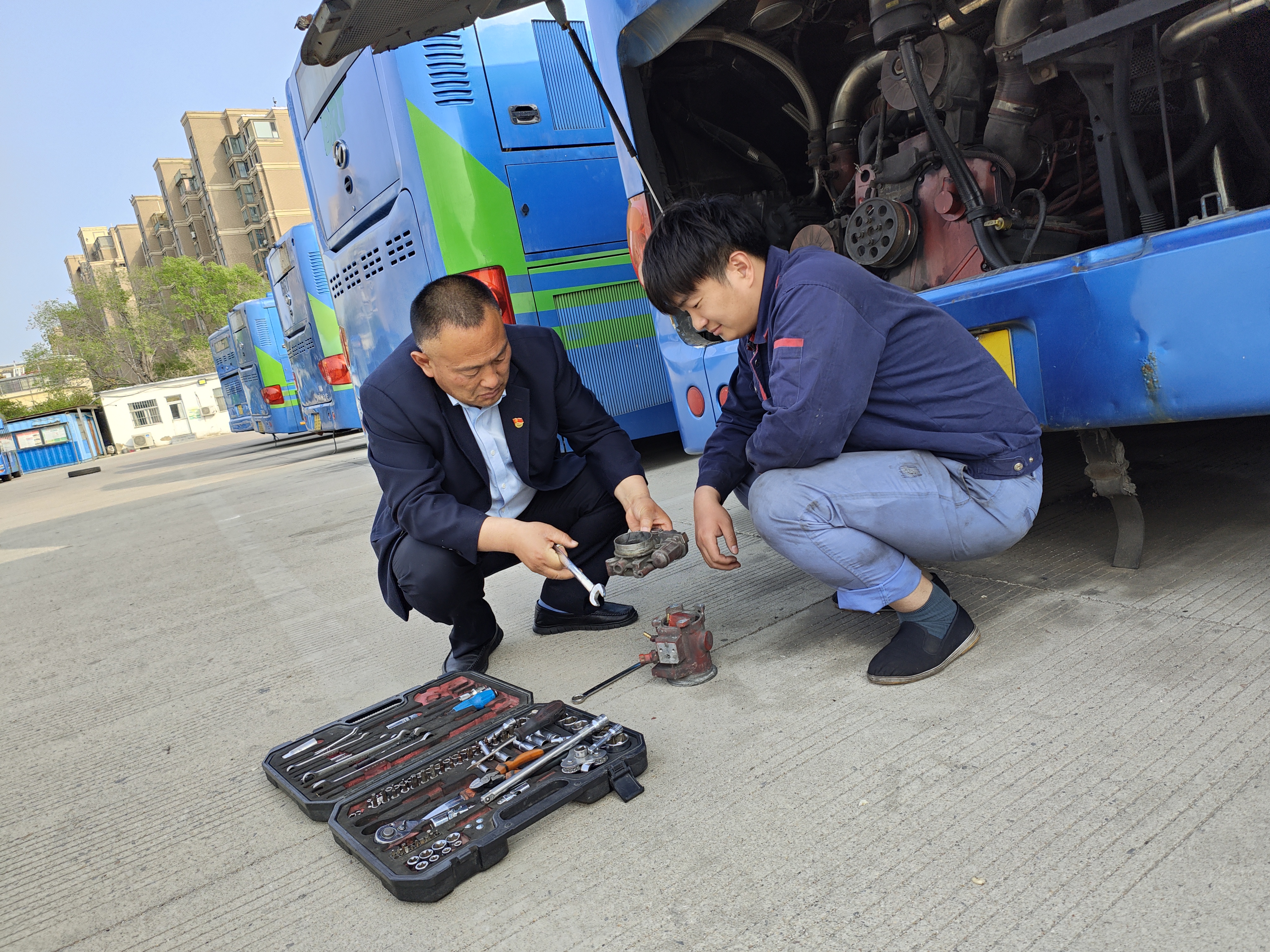 快速公交事業(yè)部開(kāi)展節(jié)前公交車(chē)輛整改工作