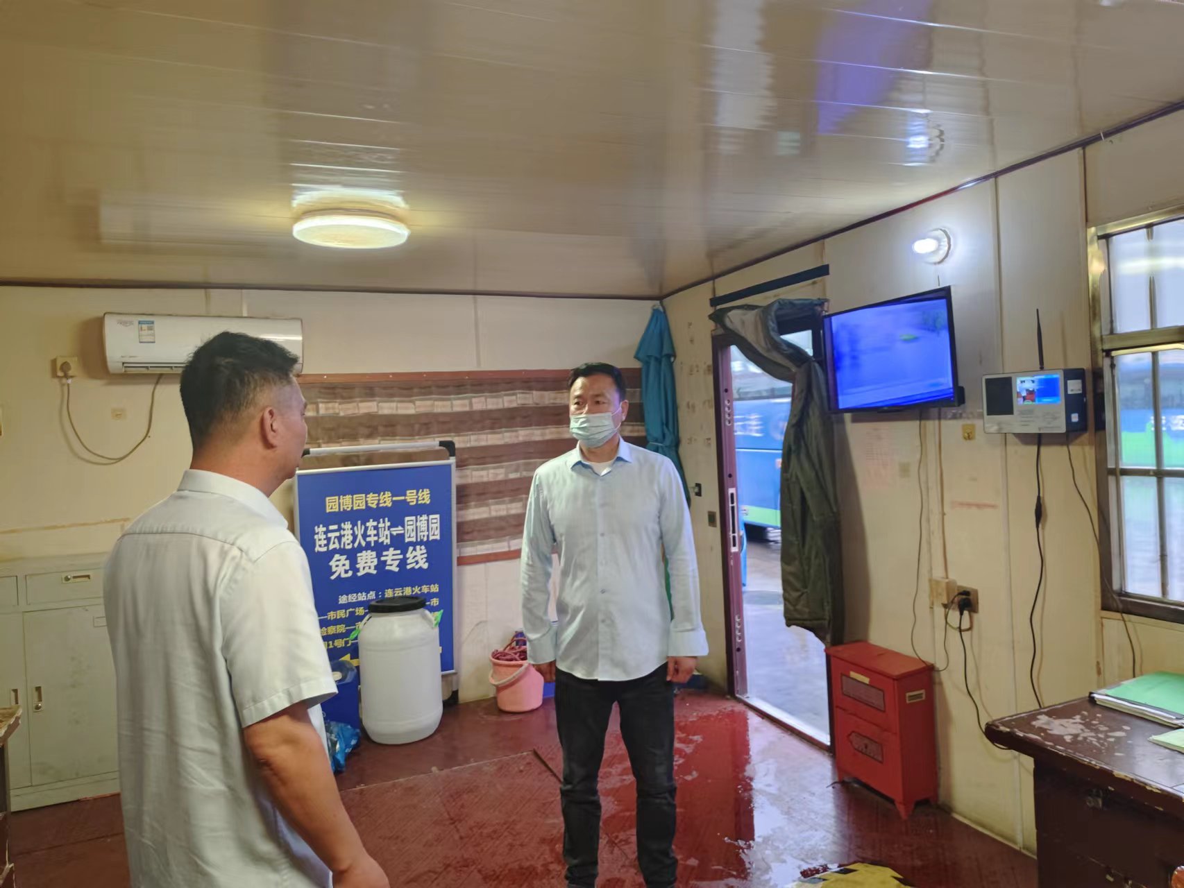 公交集團(tuán)經(jīng)營發(fā)展事業(yè)部積極應(yīng)對暴雨惡劣天氣