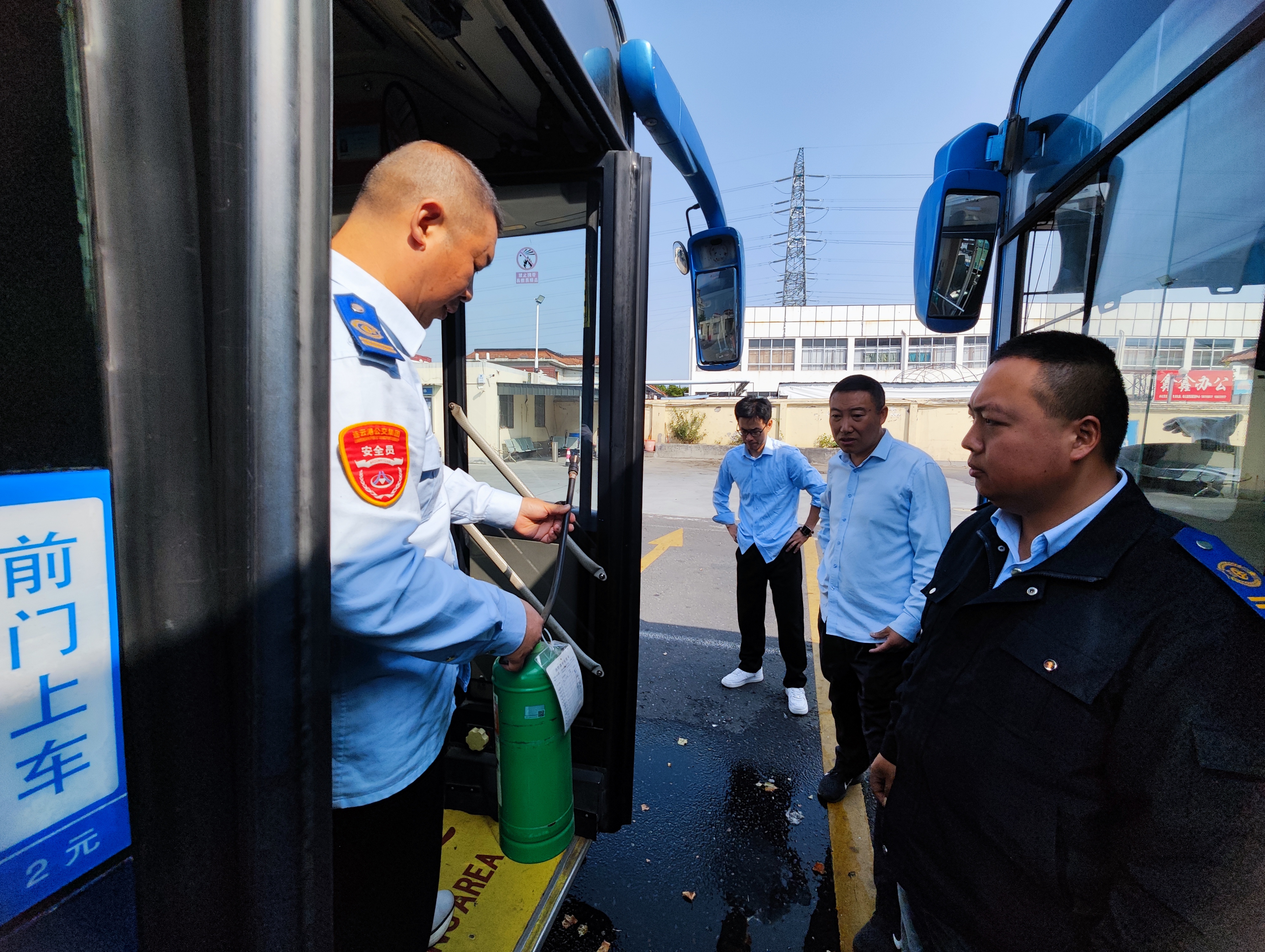 公交集團(tuán)快速公交事業(yè)部開展車輛安全專項(xiàng)檢查工作