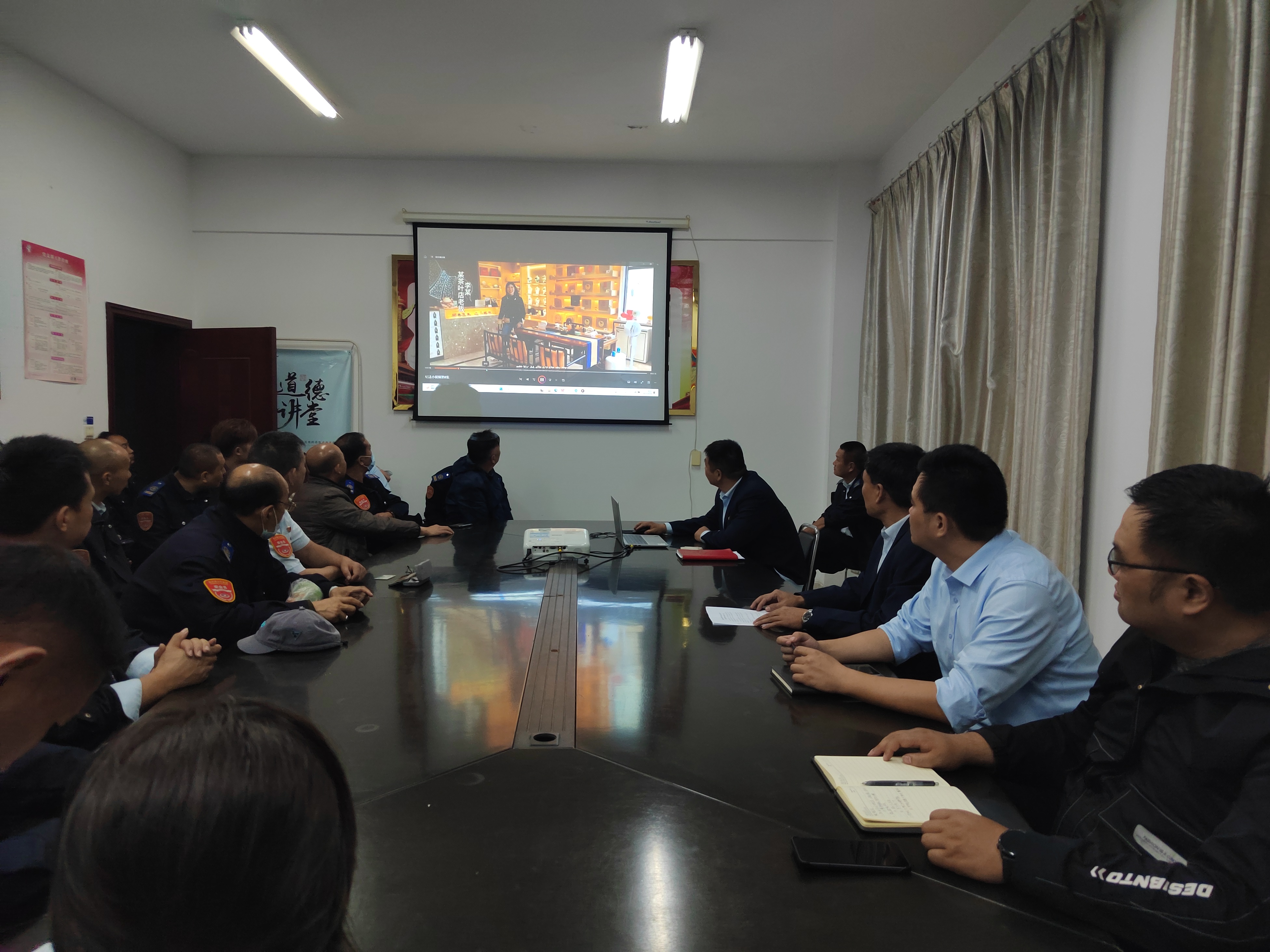 公交集團公交事業二部持續組織黨員干部職工觀看《清風常在》紀法小課短視頻