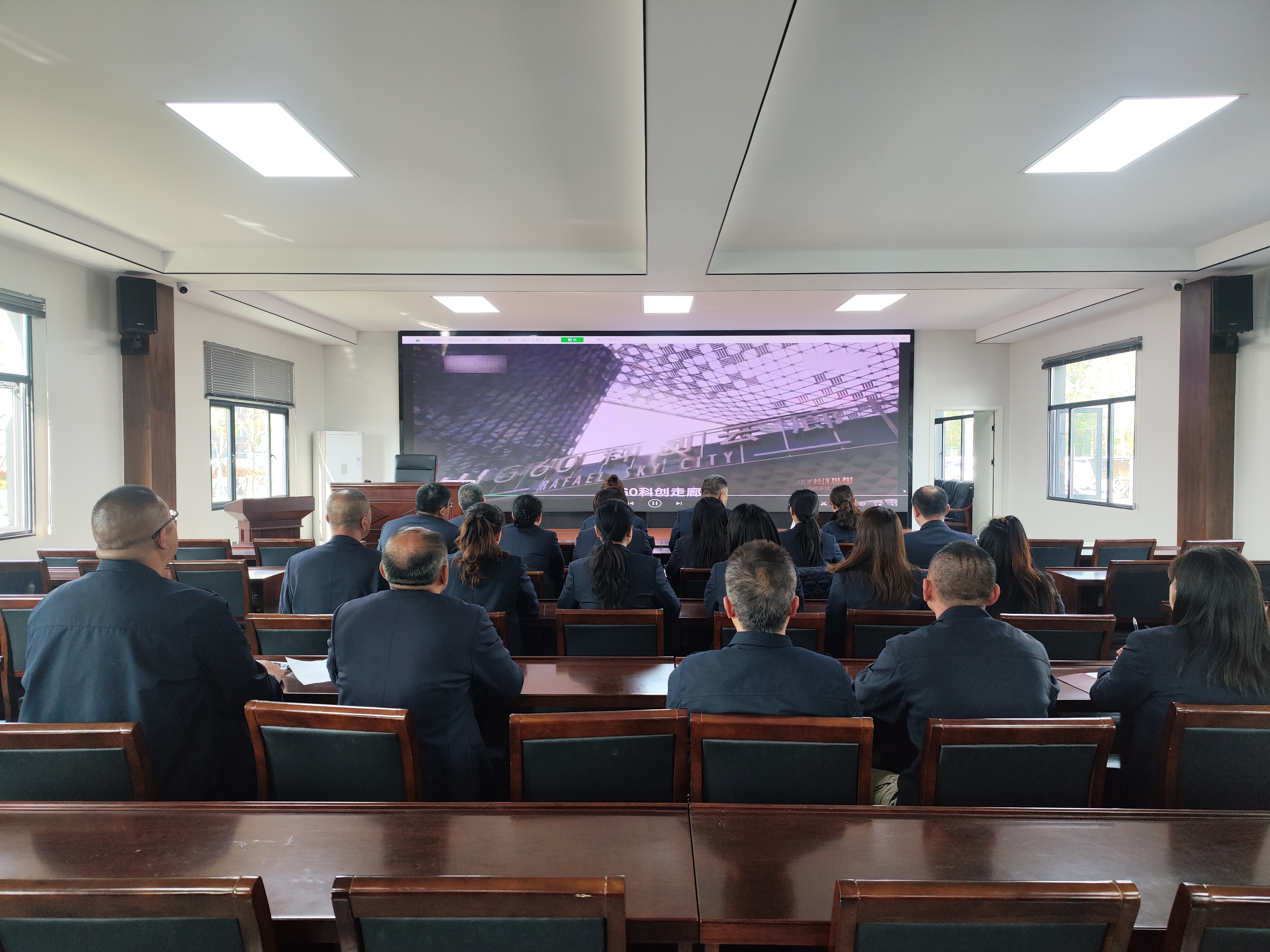 海通公交黨支部開展“黨員固定學習日”活動 深入學習習近平經濟思想