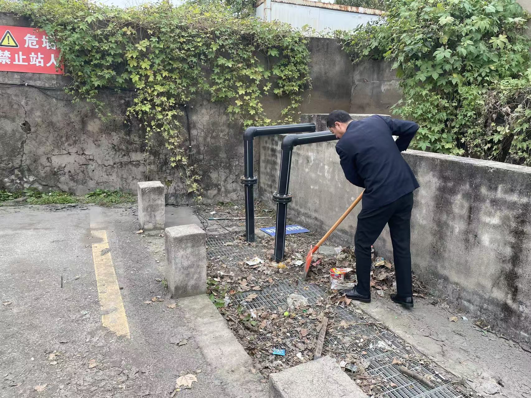 公交集團(tuán)權(quán)屬海通公交公司組織開展秋季場(chǎng)站養(yǎng)護(hù)工作