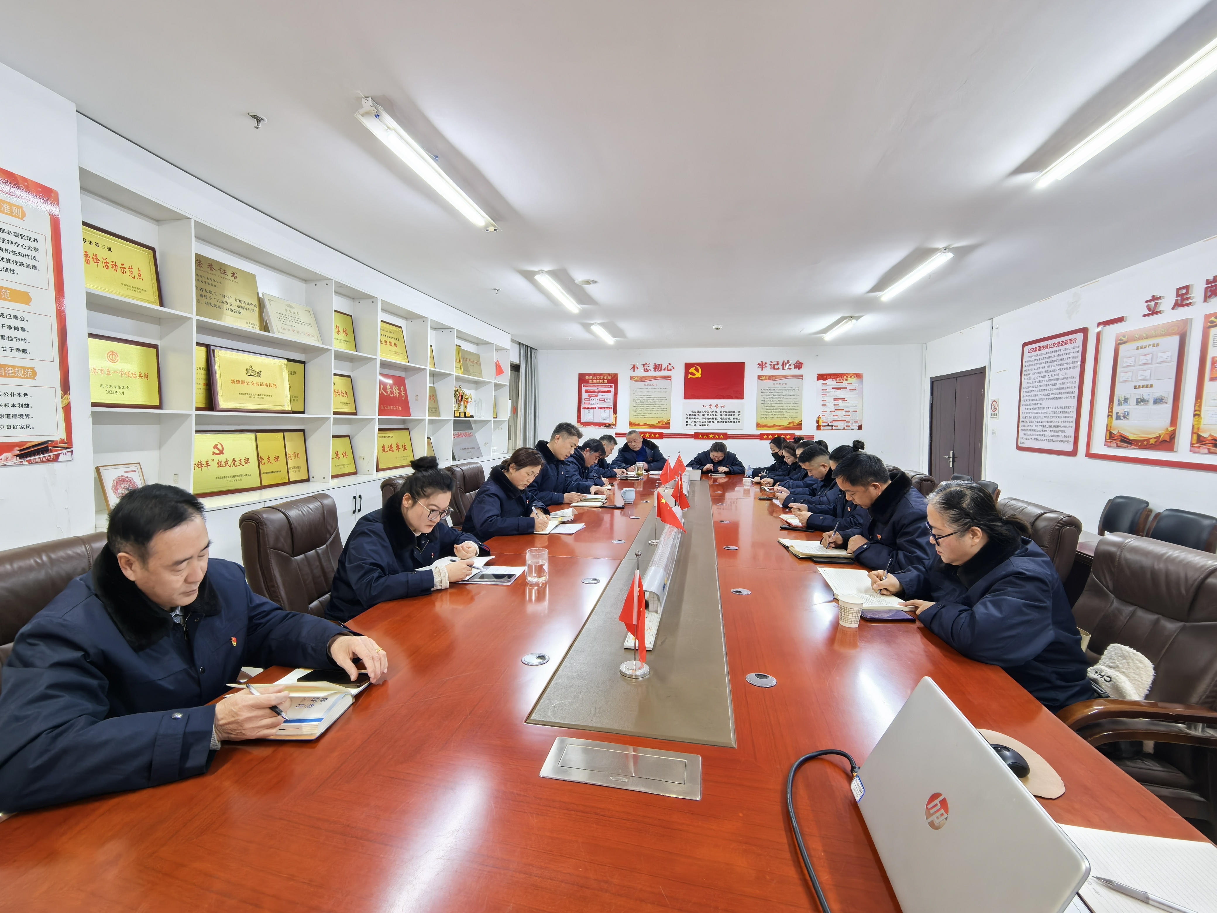 公交集團快速公交公司開展“元旦”節前 安全生產大檢查