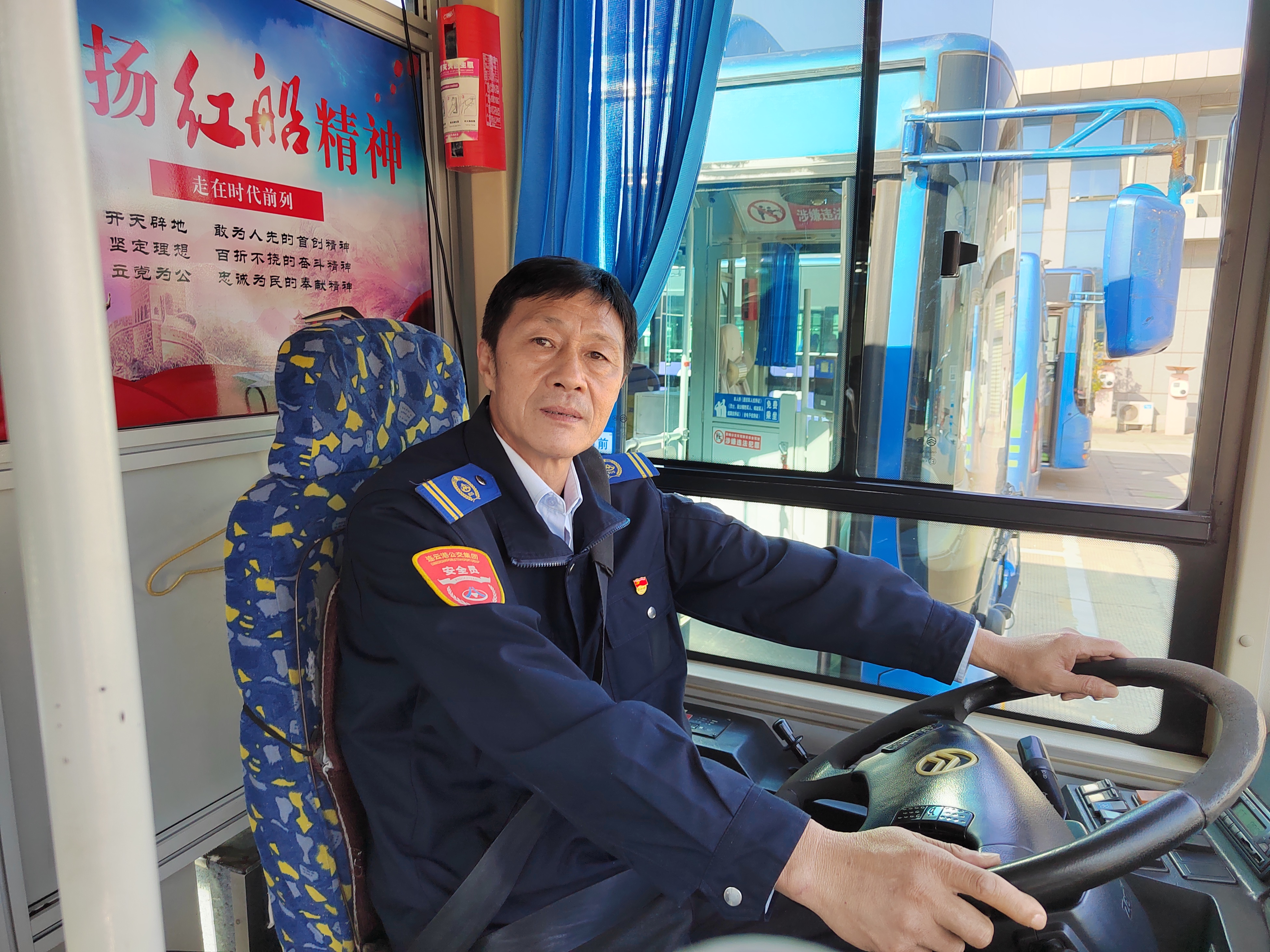 安全行車百萬(wàn)公里駕駛員——洪運(yùn)倫