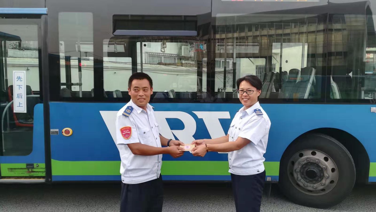 公交集團(tuán)工會開展金秋助學(xué)活動