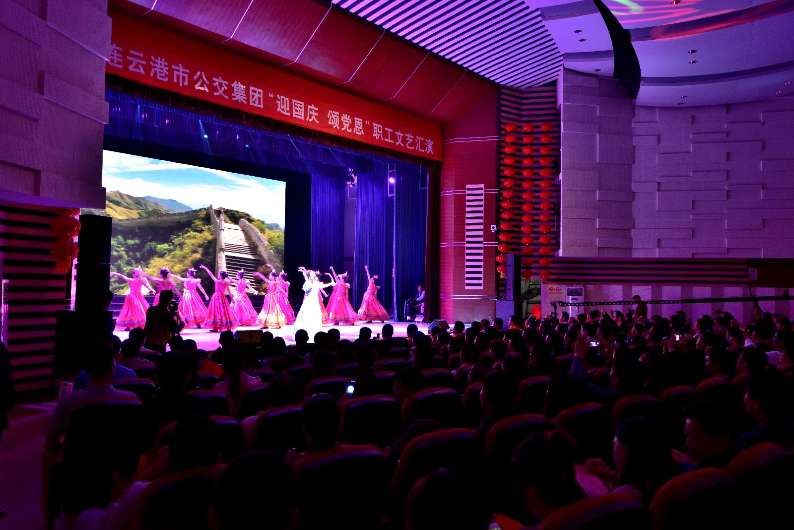 公交集團(tuán)“迎國(guó)慶、頌黨恩”職工文藝匯演取得圓滿成功