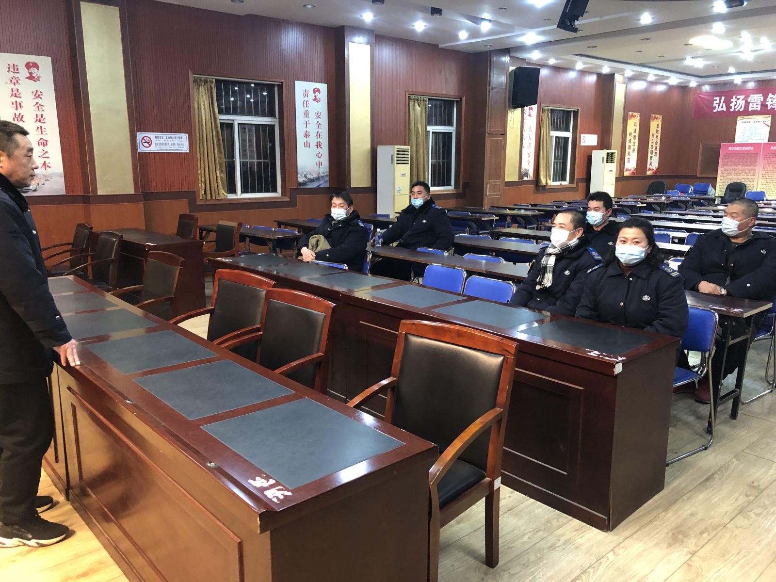 公交事業(yè)一部召開(kāi)“安全合格班組”專項(xiàng)會(huì)議