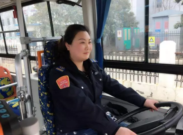 靚麗風姿，“三八節”里公交集團女員工們的別樣芳華