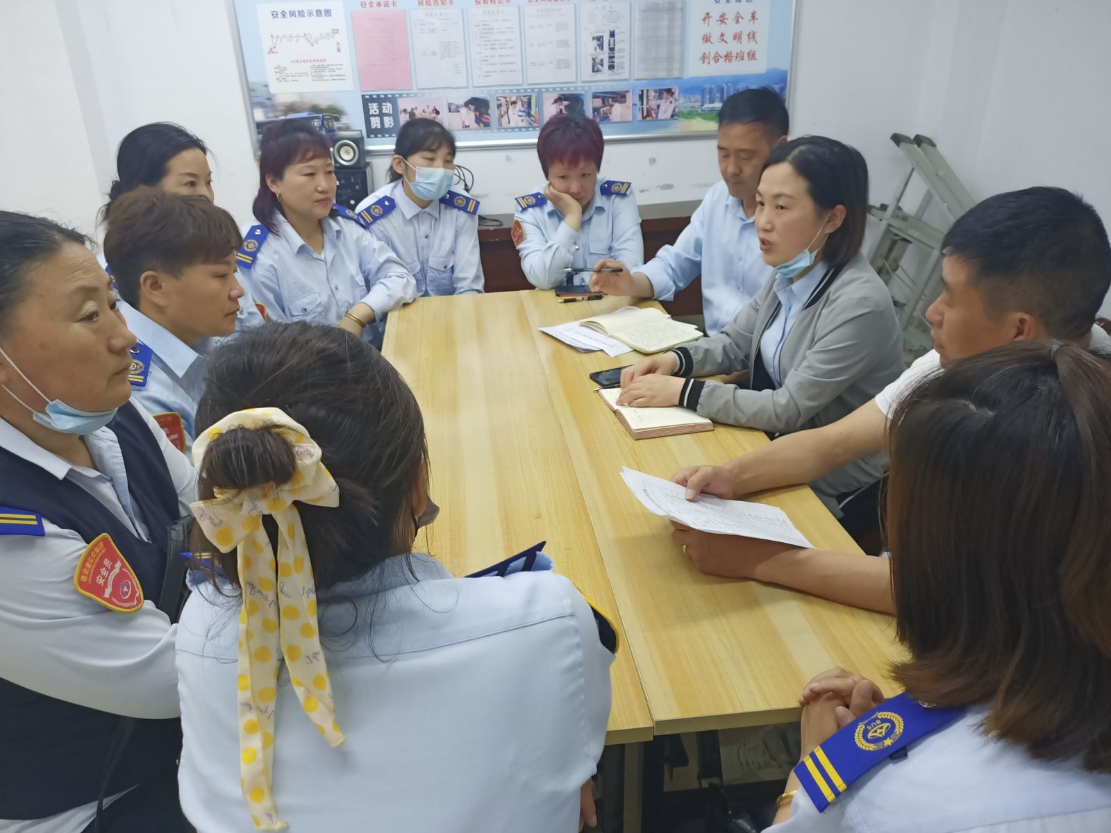 公交集團(tuán)快速公交事業(yè)部爭(zhēng)創(chuàng)B3“敬老文明線”