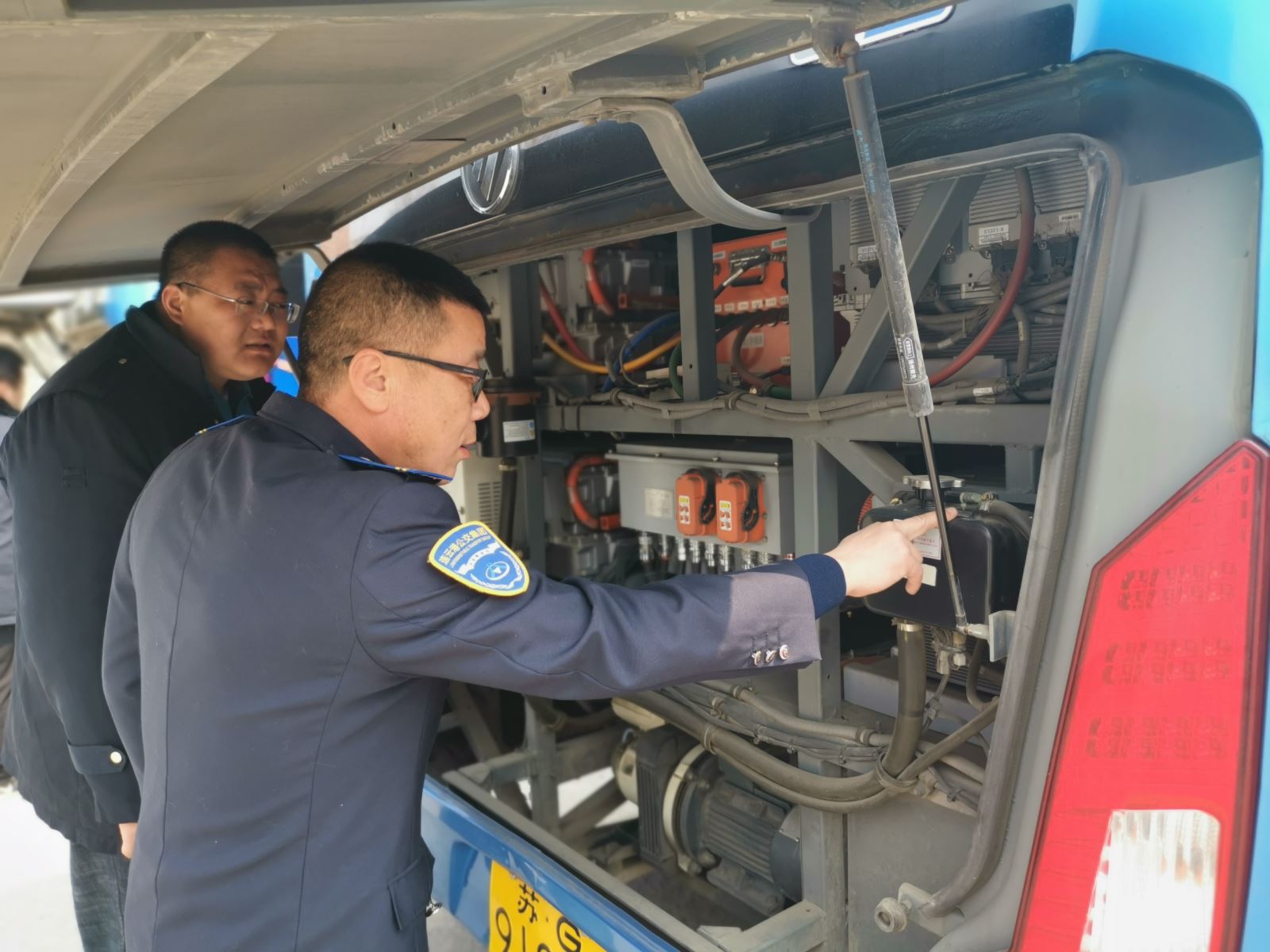 公交事業(yè)一部提前開(kāi)展“五一”運(yùn)營(yíng)車輛安全專項(xiàng)檢查