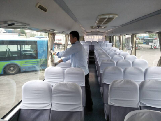 公交佳連公司提升服務水平 創建文明行業