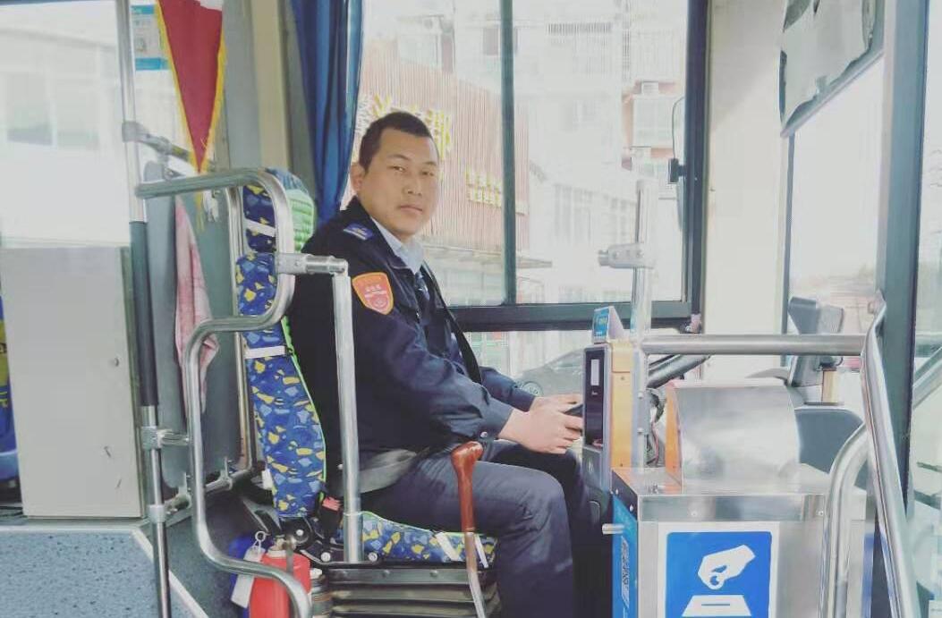 公交集團公交事業(yè)一部24路駕駛員徐剛 受乘客來信表揚
