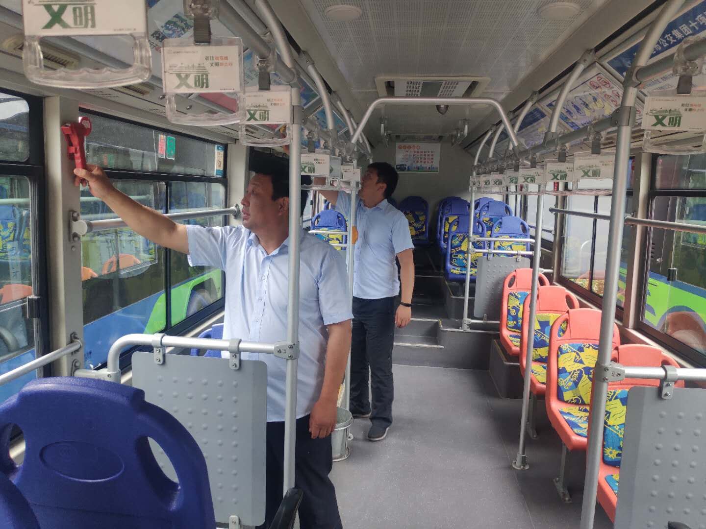 公交集團(tuán)公交事業(yè)一部開(kāi)展“端午節(jié)”前 車輛安全檢查工作