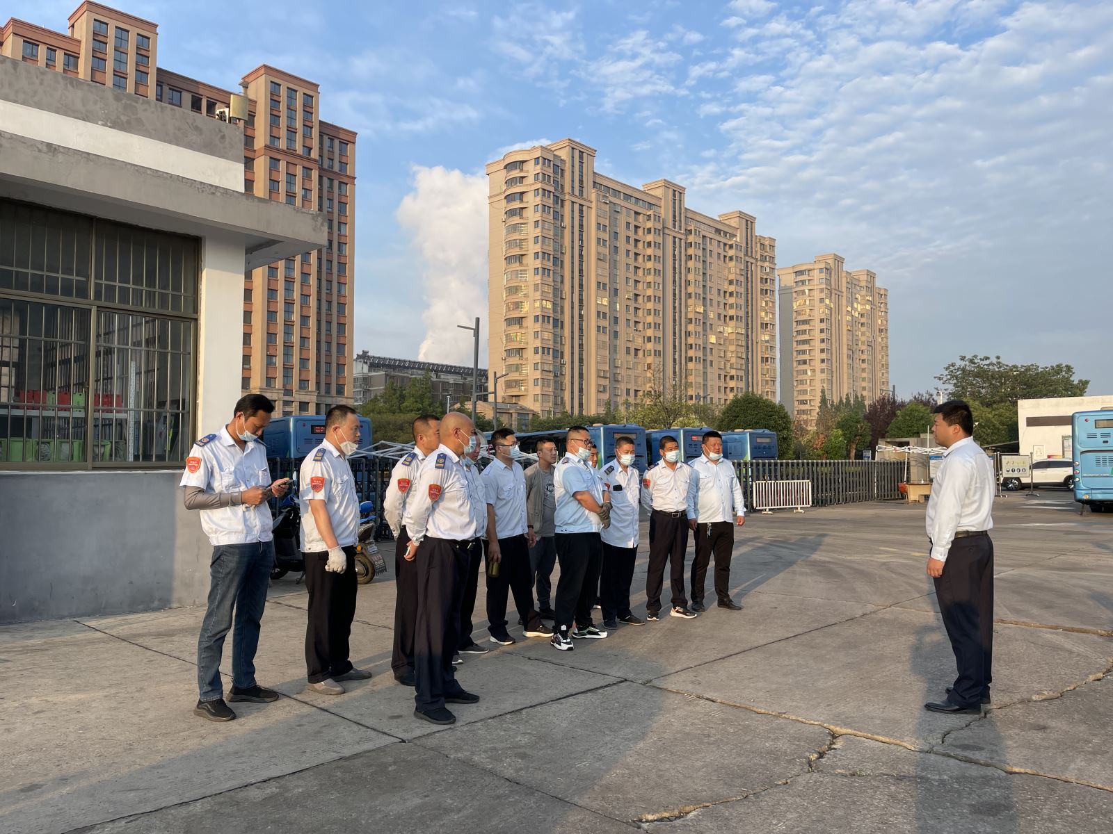 公交集團(tuán)快速公交事業(yè)部圓滿完成中考定制班車任務(wù)