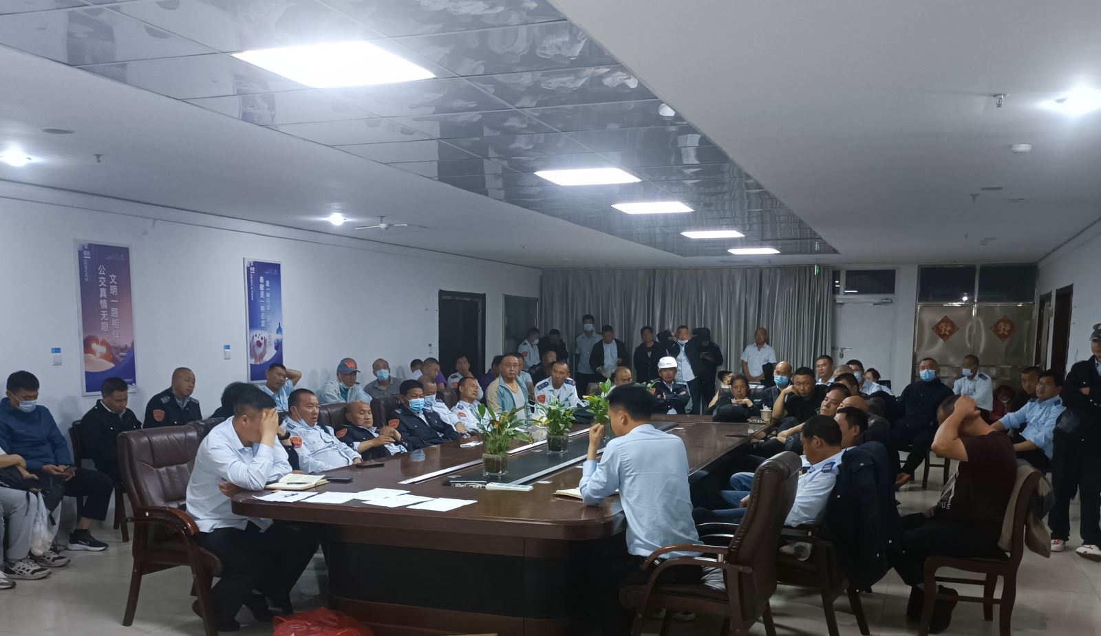 公交集團(tuán)快速公交事業(yè)部召開駕駛員安全會議