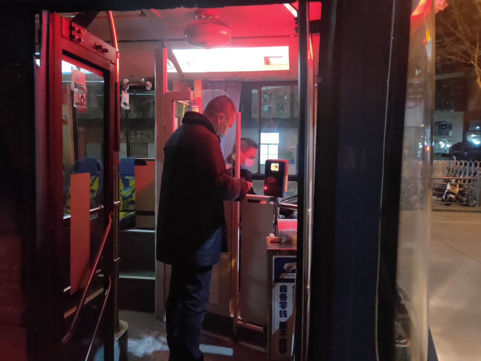 春運(yùn)首日，公交集團(tuán)公交事業(yè)二部開(kāi)展安全大檢查