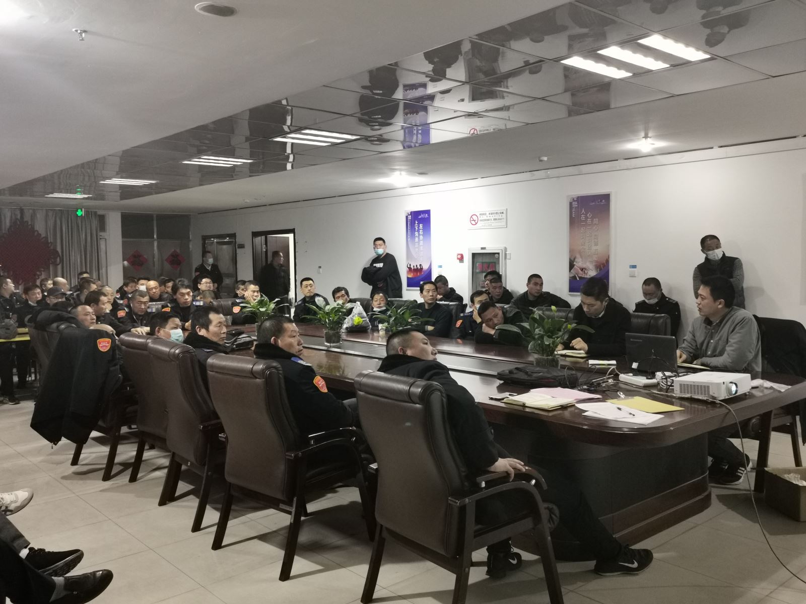 快速公交事業部召開駕駛員安全例會部署春季安全管理工作