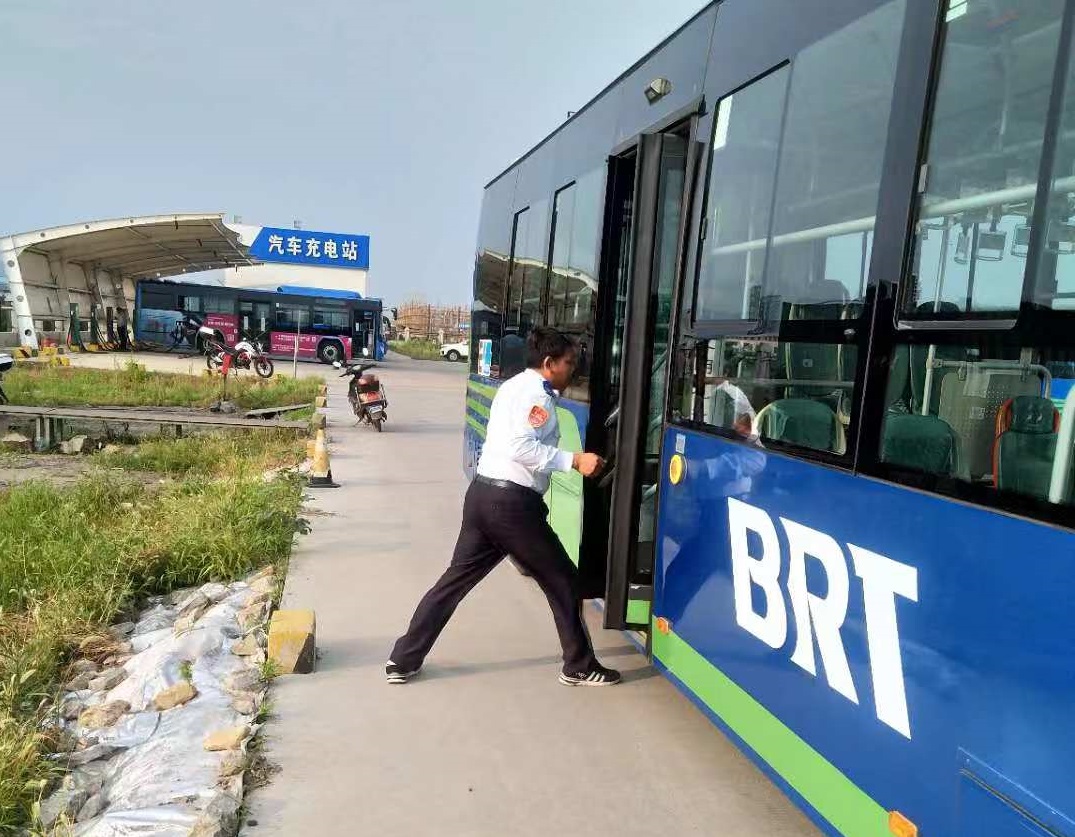 公交集團快速公交事業部開展應急訓練