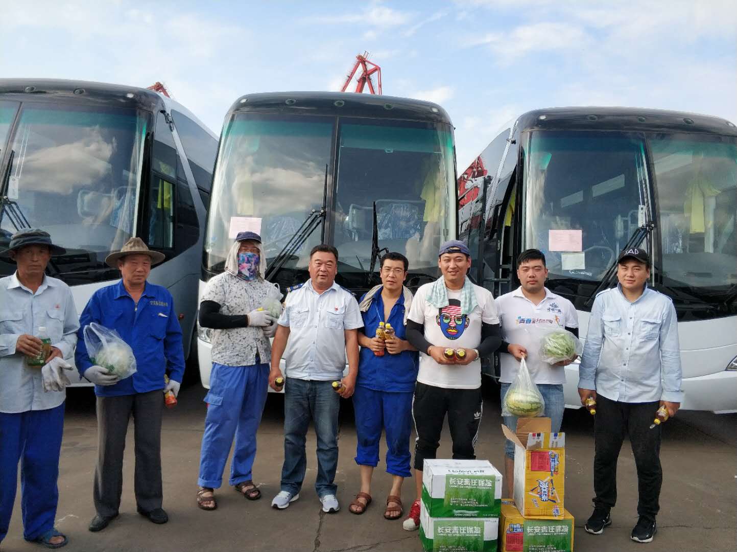 公交集團汽服公司到港口慰問一線職工