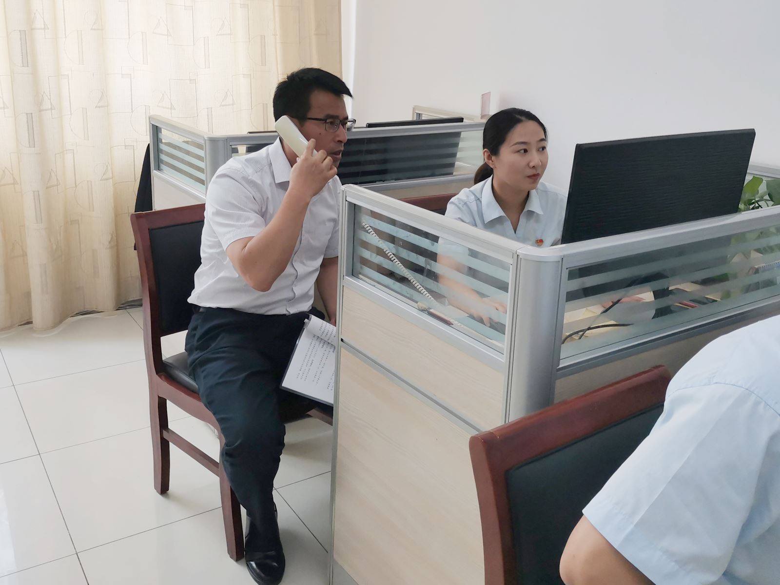 公交集團開展“傾聽民意、為民解難”暨“我當一天話務員”活動