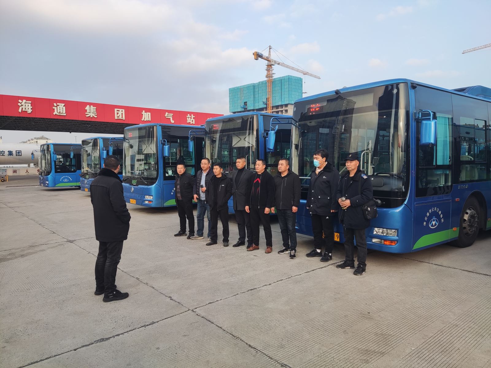 公交集團快速公交事業(yè)部圓滿完成 海州素質(zhì)教育中心定制公交任務