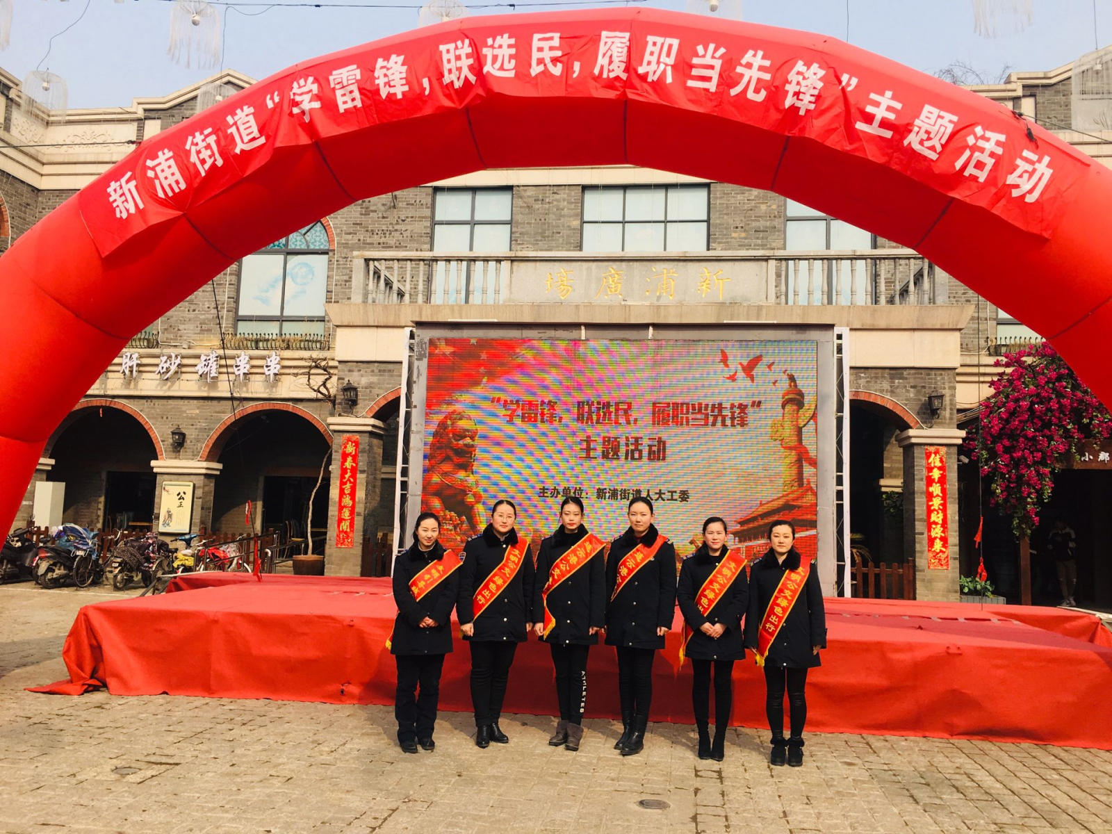 公交集團(tuán)開展“學(xué)雷鋒、我行動”志愿服務(wù)活動