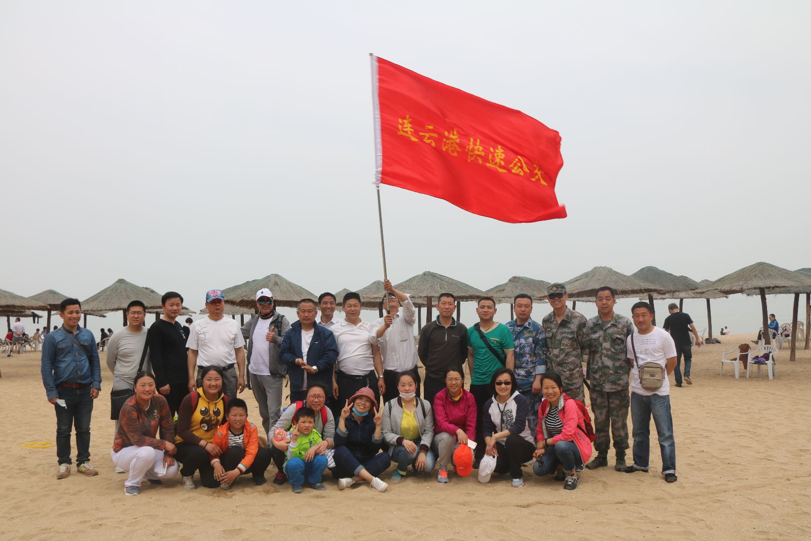 公交快速公司開展職工連島徒步活動