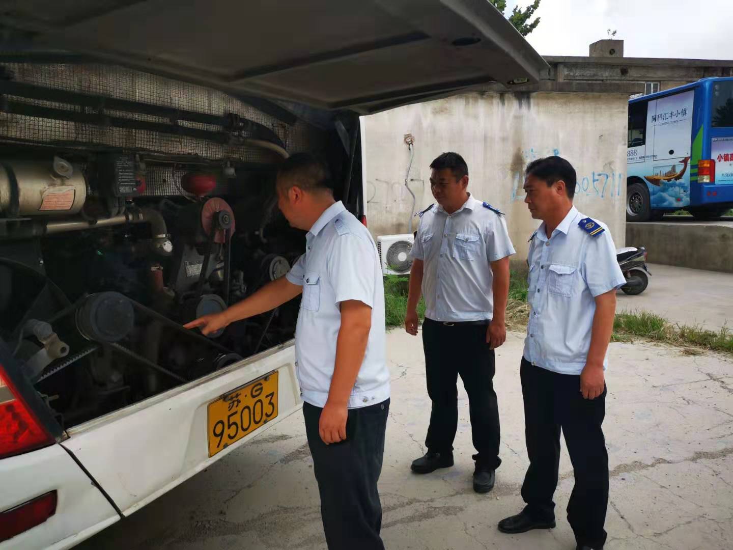 公交集團經營發展事業部開展“國慶”節前車輛安全檢查