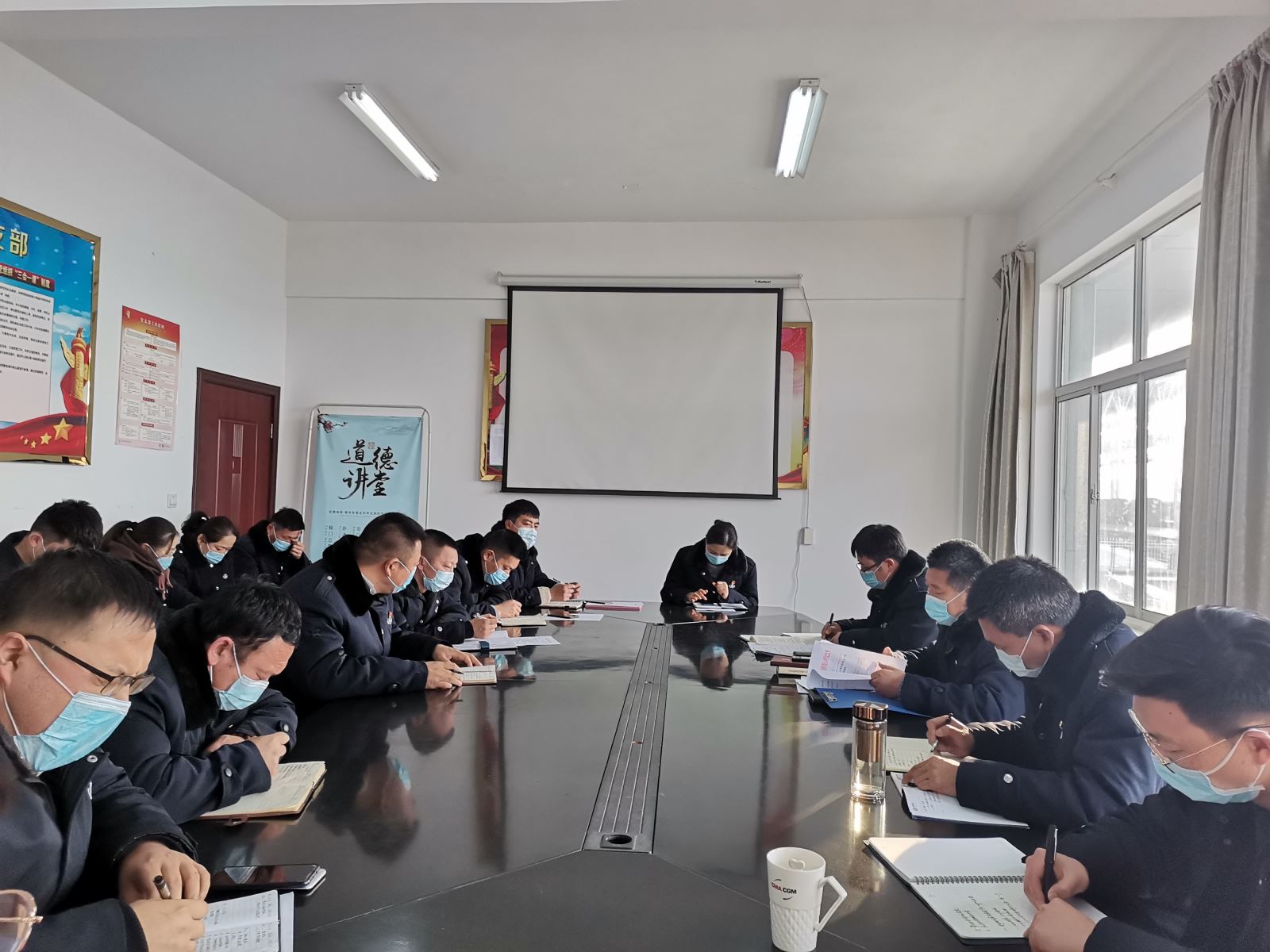 公交集團(tuán)公交事業(yè)二部召開2021年首次黨風(fēng)廉政專題會