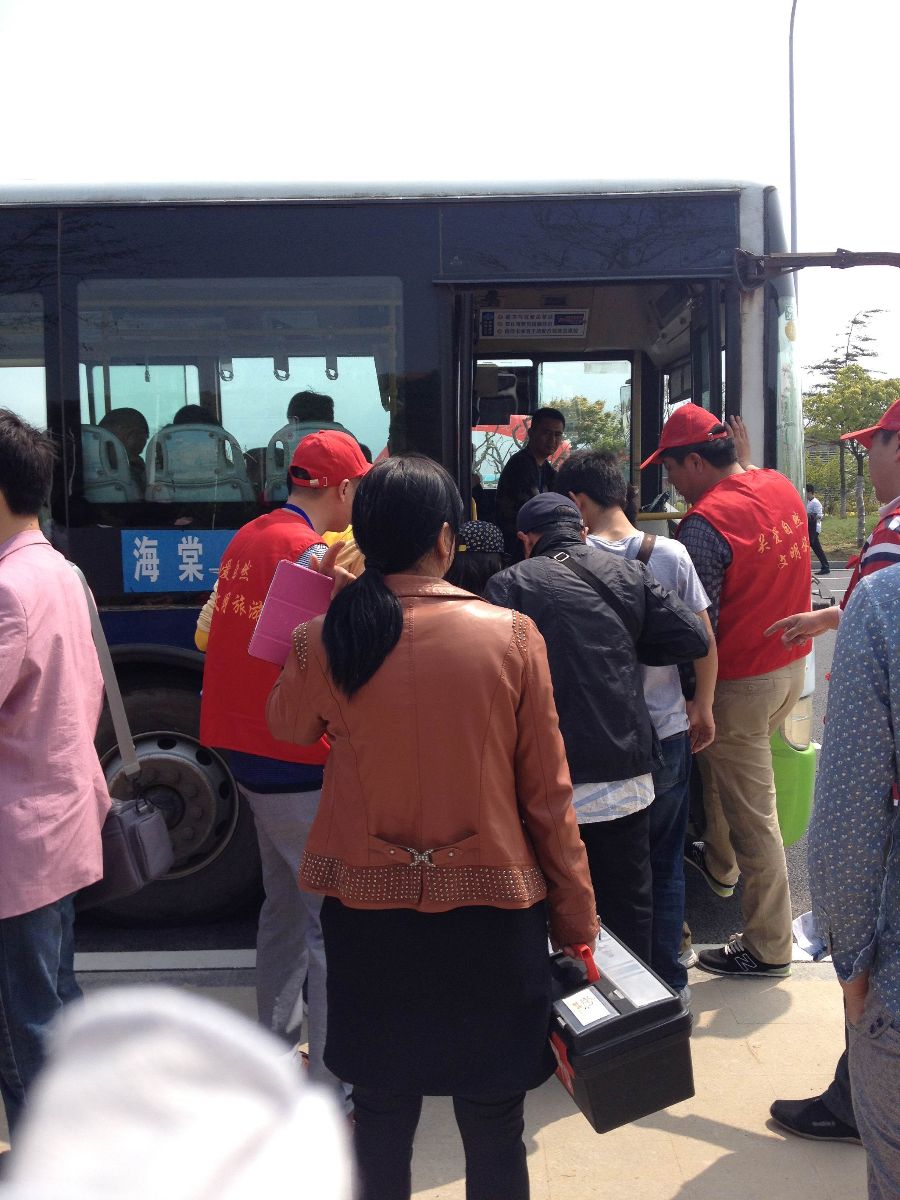 東部公司“五一”期間積極參加連云區志愿者活動