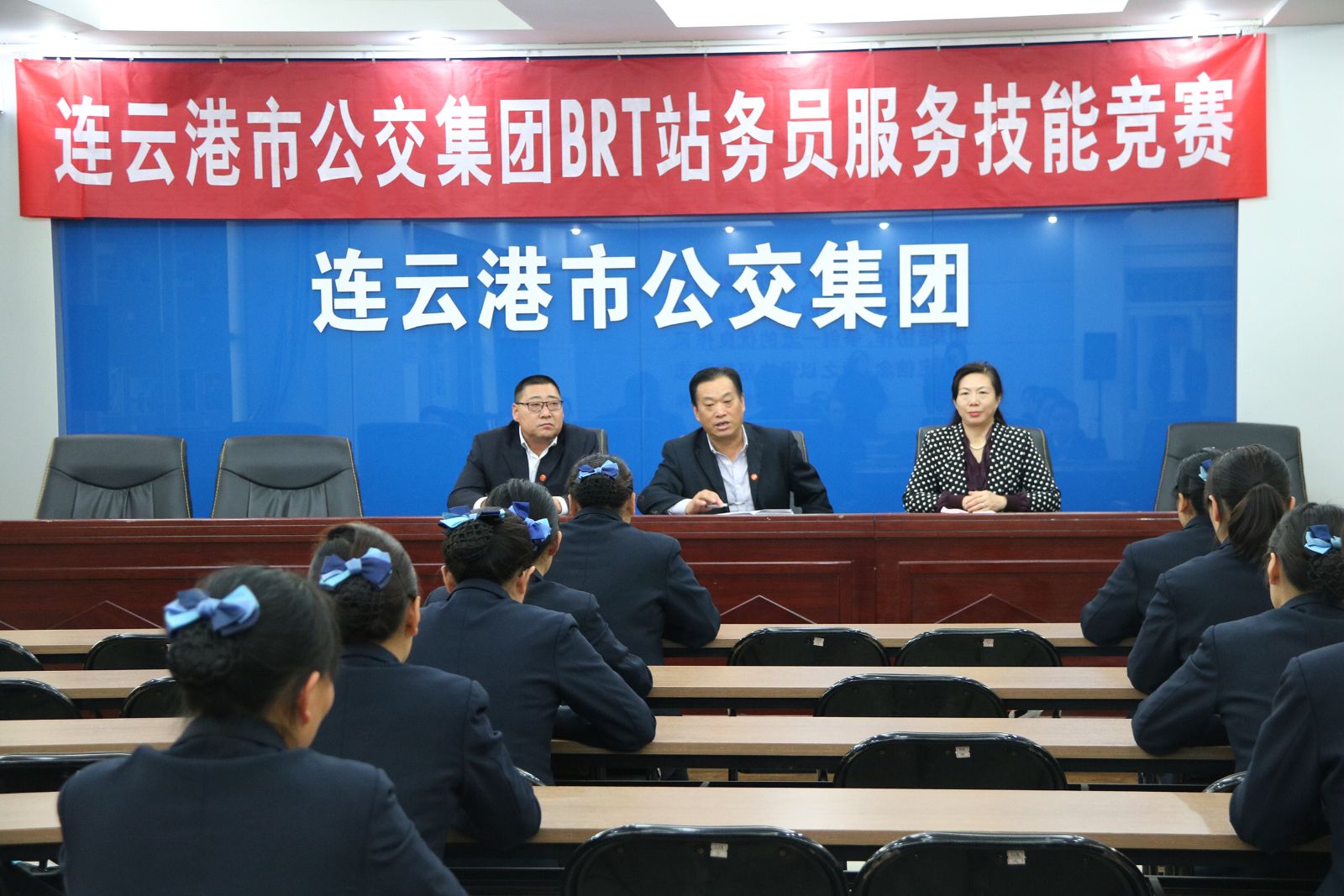公交集團(tuán)舉辦BRT站務(wù)員服務(wù)技能競(jìng)賽理論考試