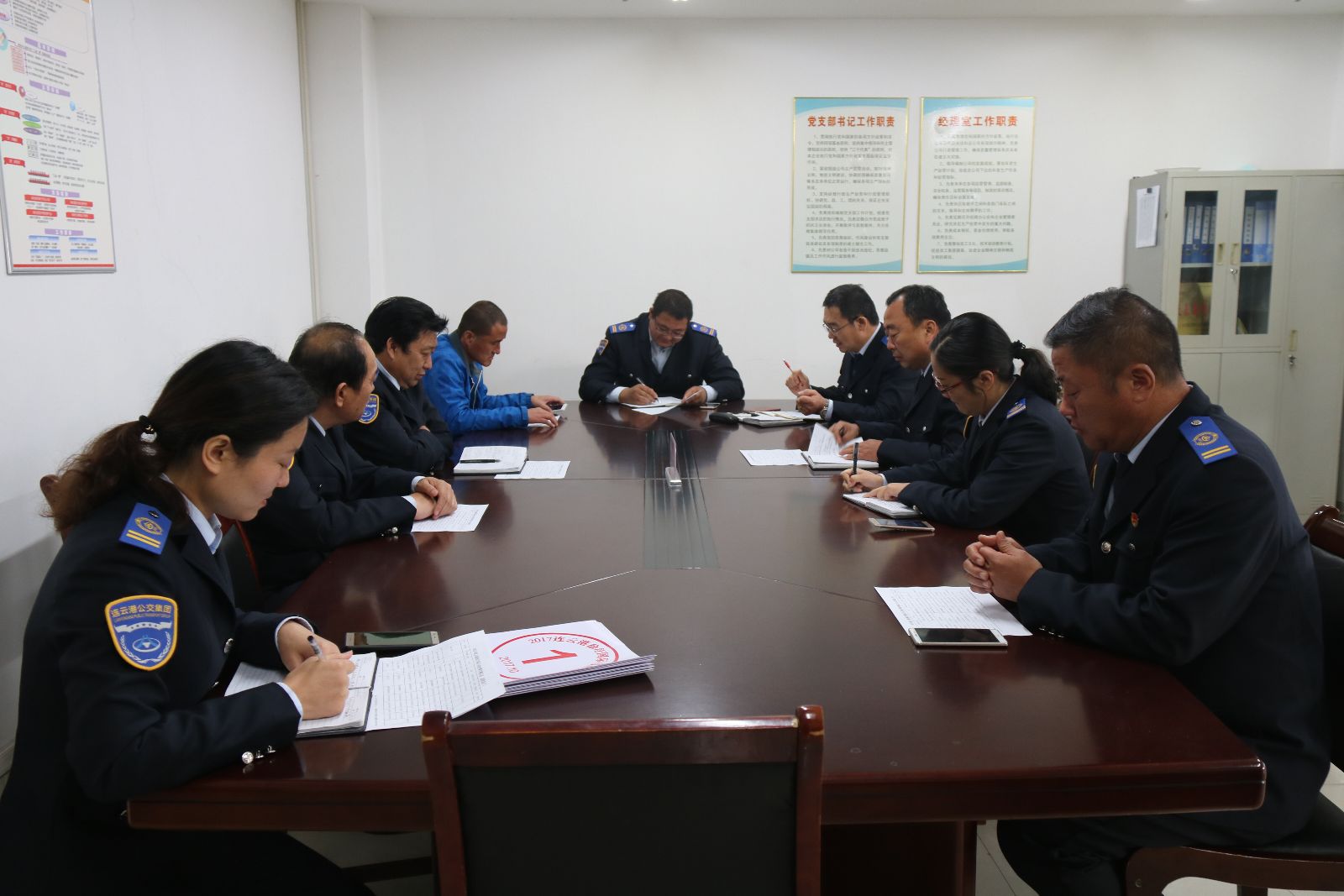 公交海州公司召開(kāi)徐圩馬拉松定制公交車輛部署會(huì)議