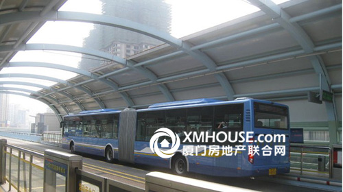 突出公交優先 著手打造“公交都市”