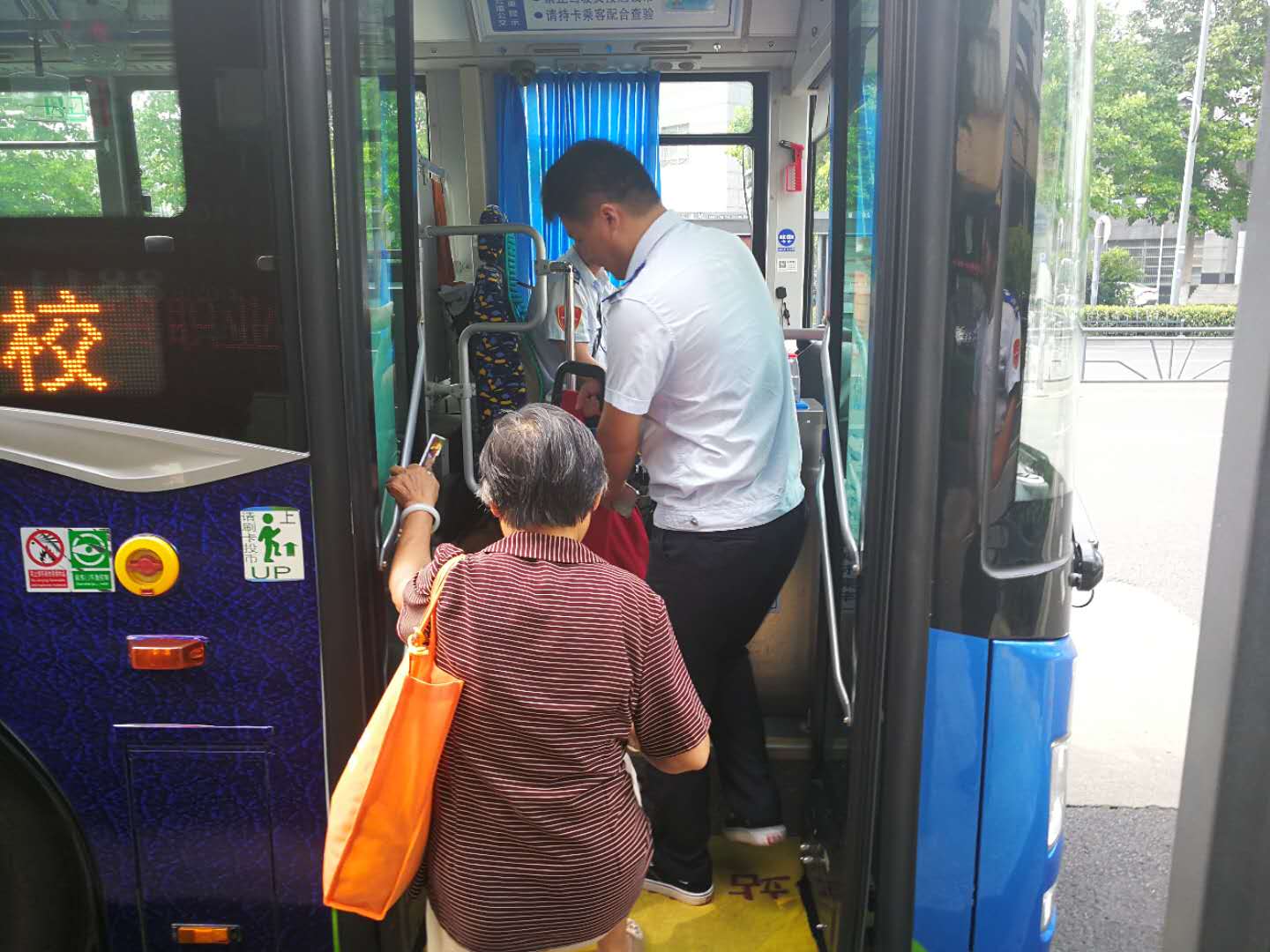 公交集團全力做好“非標三四輪車”集中整治行動期間公交線路運營調整保障工作