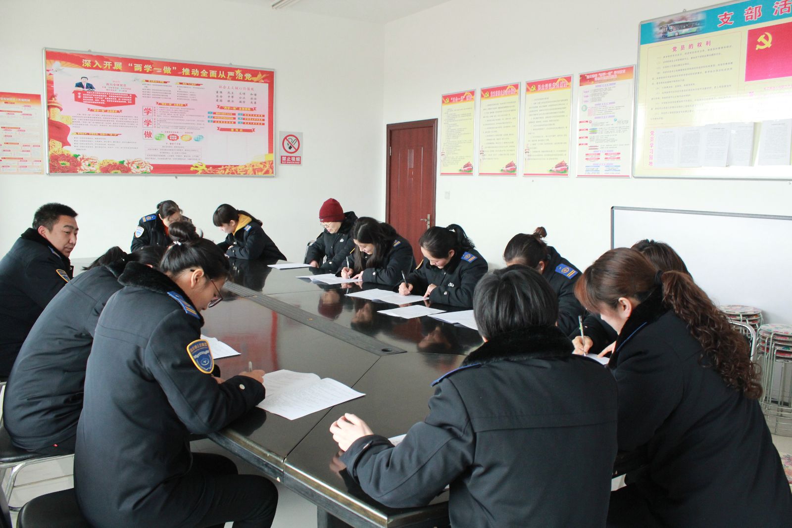 公交集團東部公司開展女職工勞動保護知識競賽活動